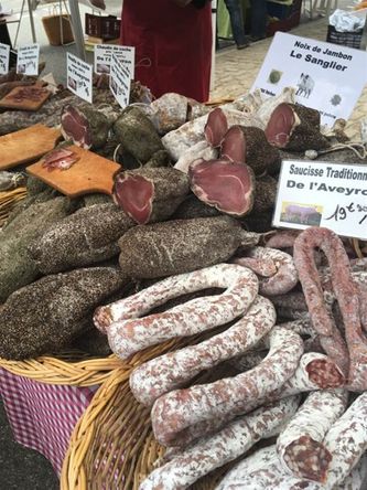 Lidt tørret vildsvin? Fra markedet i St. Antonin